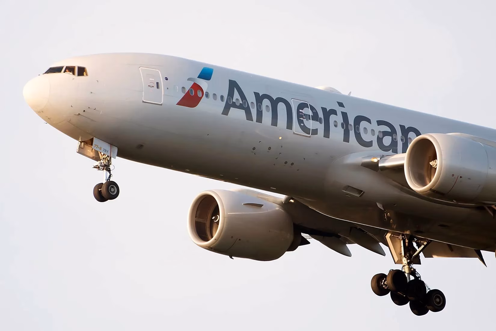 american-airlines-turbulent-2026-hidden-camera-saga-continues-amid-operational-struggles-image-0