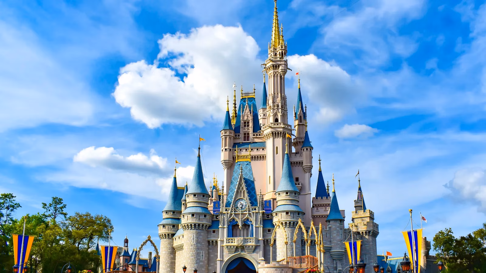 disney-world-s-annual-pass-revolution-navigating-the-new-reservation-era-as-a-florida-local-image-0