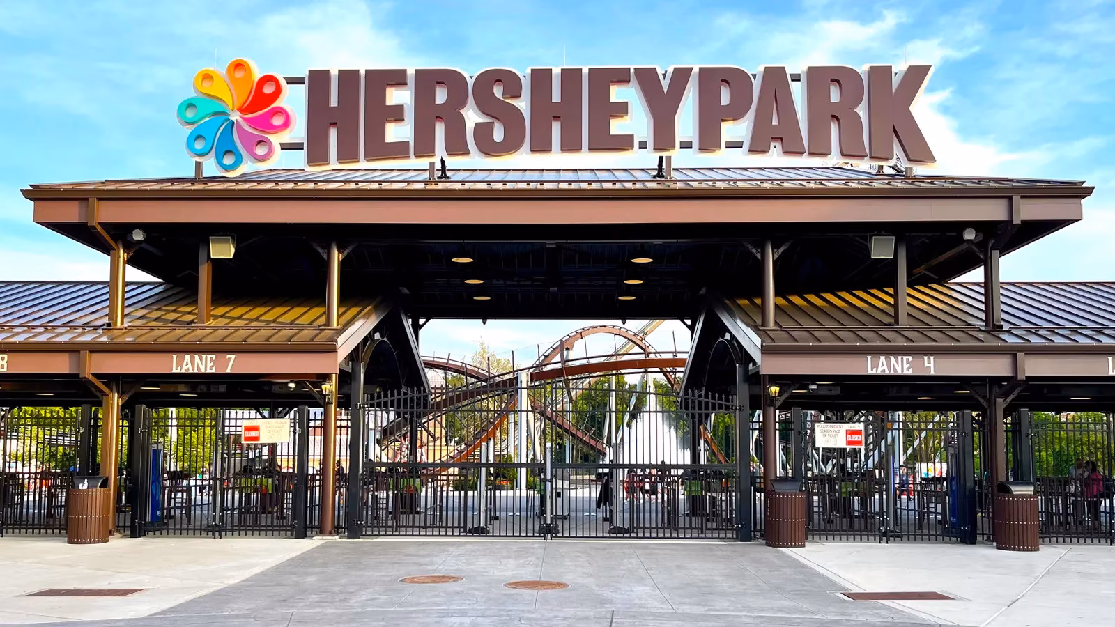 hersheypark-safety-scrutinized-after-child-s-monorail-rescue-image-0