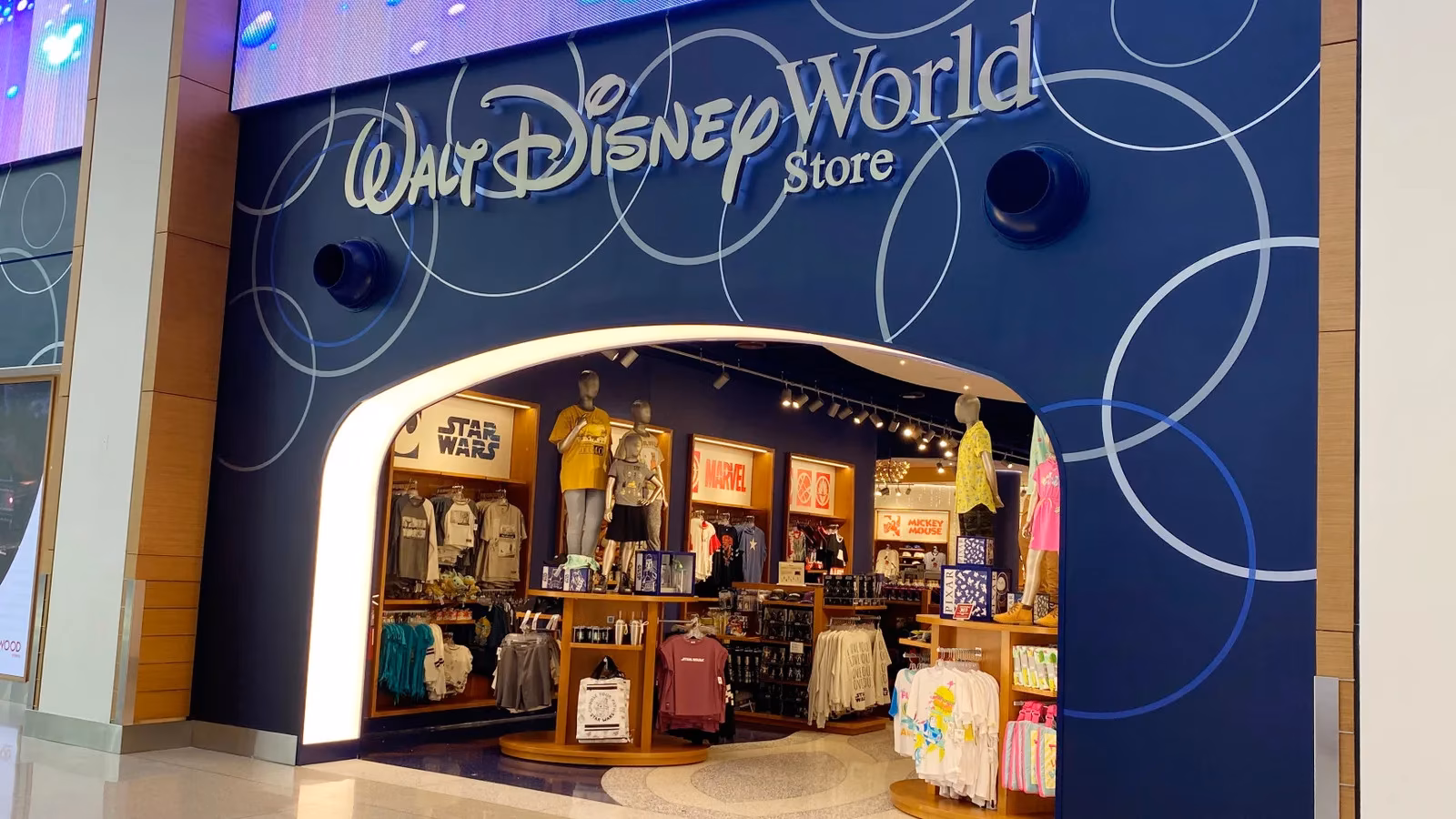 the-controversial-bubble-wand-disney-world-s-most-debated-merchandise-in-2026-image-0